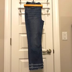 7 For All Mankind Jen7 layered frayed hem cropped 5 pocket blue jeans (size 6)